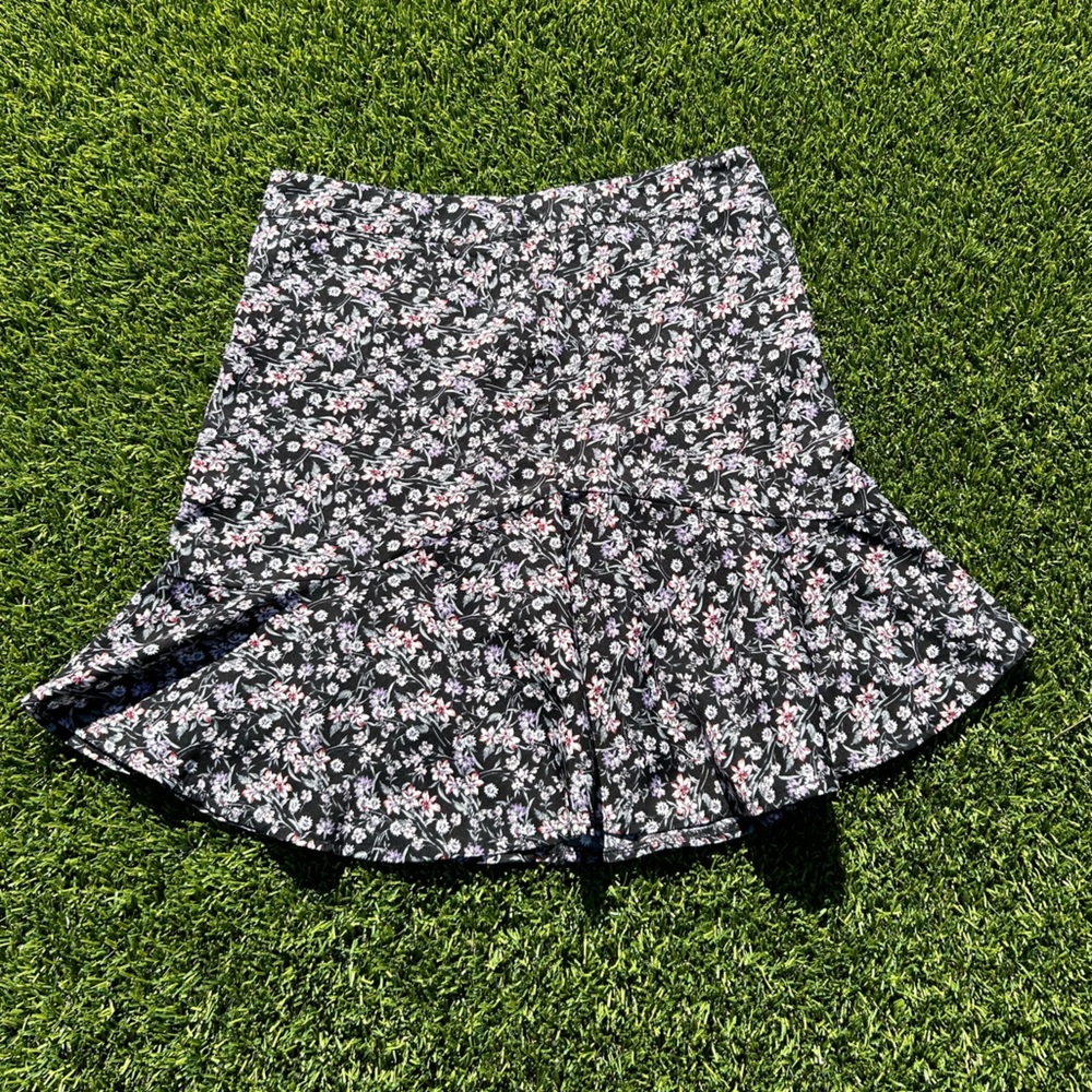 ‼️ACCEPTING OFFERS ‼️
 - Black Floral Skirt